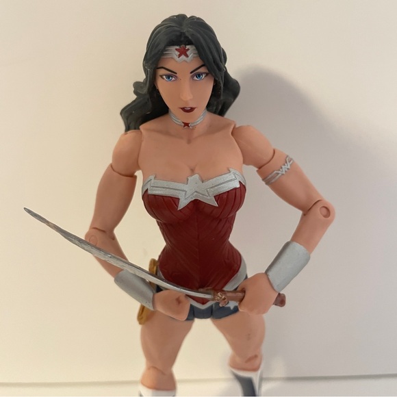 DC Collectibles WONDER WOMAN Justice League Essential Action Figure Super Hero - Picture 3 of 10